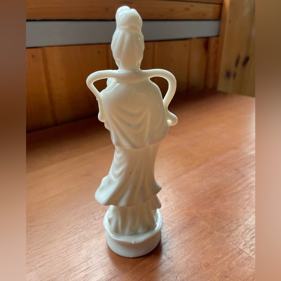 Vintage Glazed White Japanese Buddhist Beautifully Posed Kwan Yin - Picture 6 of 6